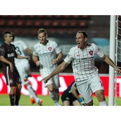 San Lorenzo: goleador y puntero