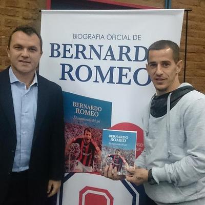 Se present el libro "Enamorado del Gol"