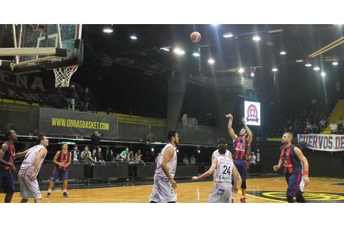 Triunfo y liderazgo en Basquet