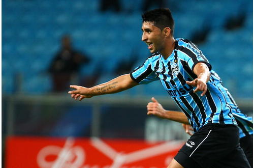 En Gremio piensan en Alan Ruiz